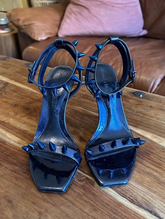 Alexander McQueen Shoes - Alexander McQueen Navy Pumps
